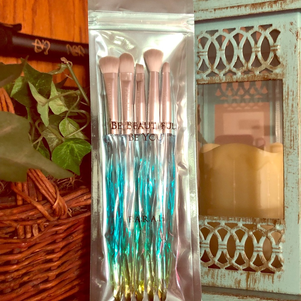 F.A.R.A.H Brushes Show Me Magic Eye Brush Set